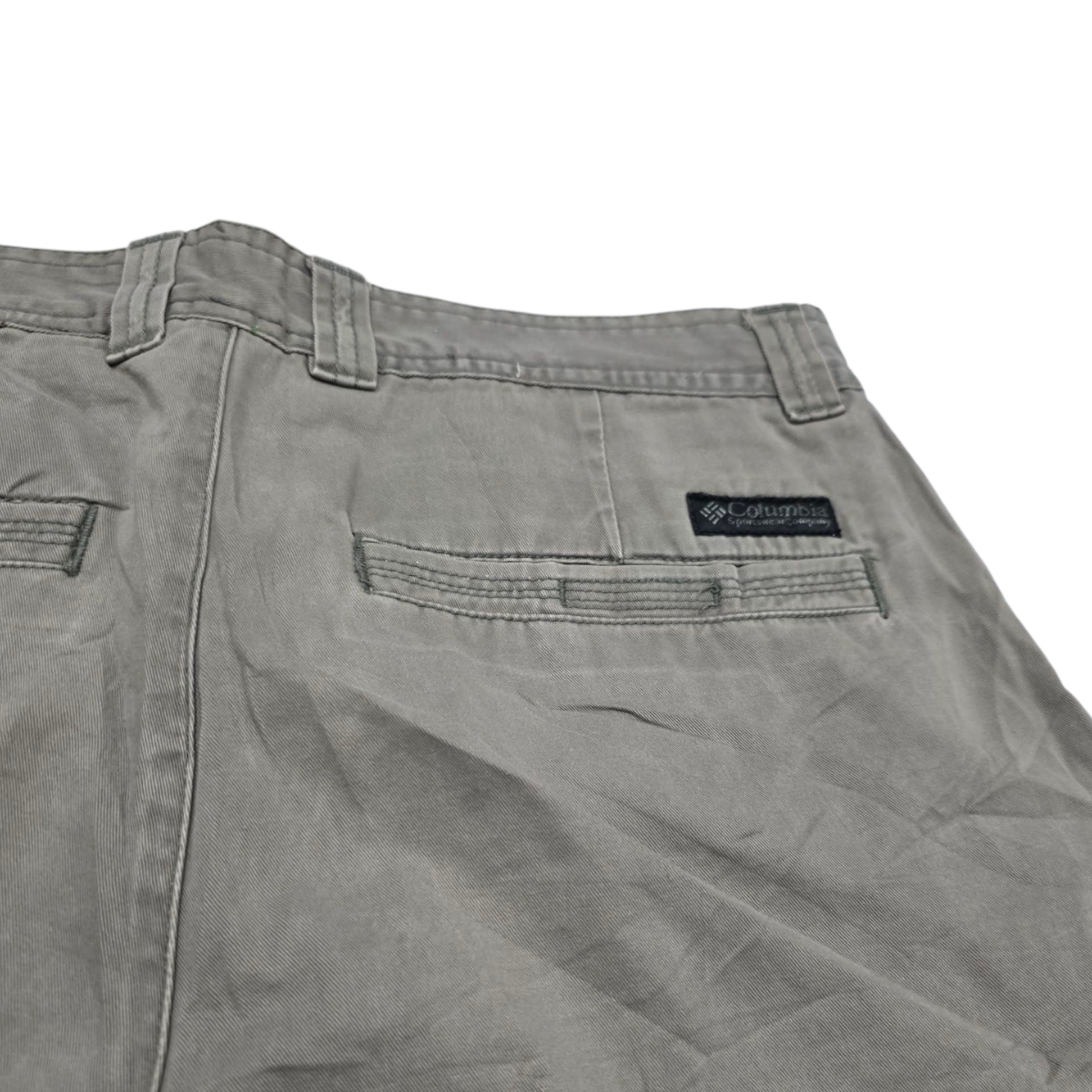 Bermuda Columbia Talla 32 Gris