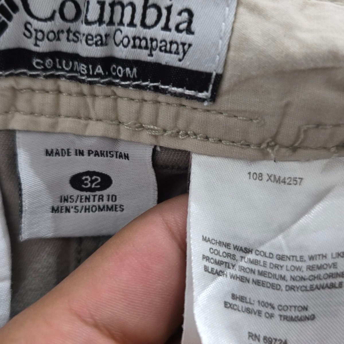 Bermuda Columbia Talla 32 Gris