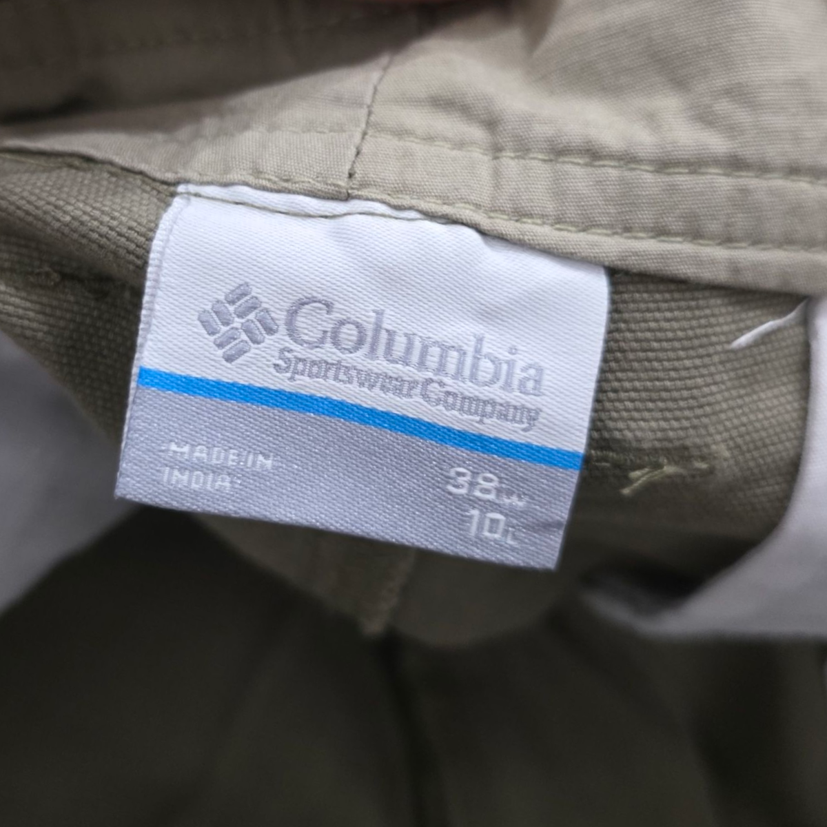 Short Columbia Talla 38 Cafe (Usado)