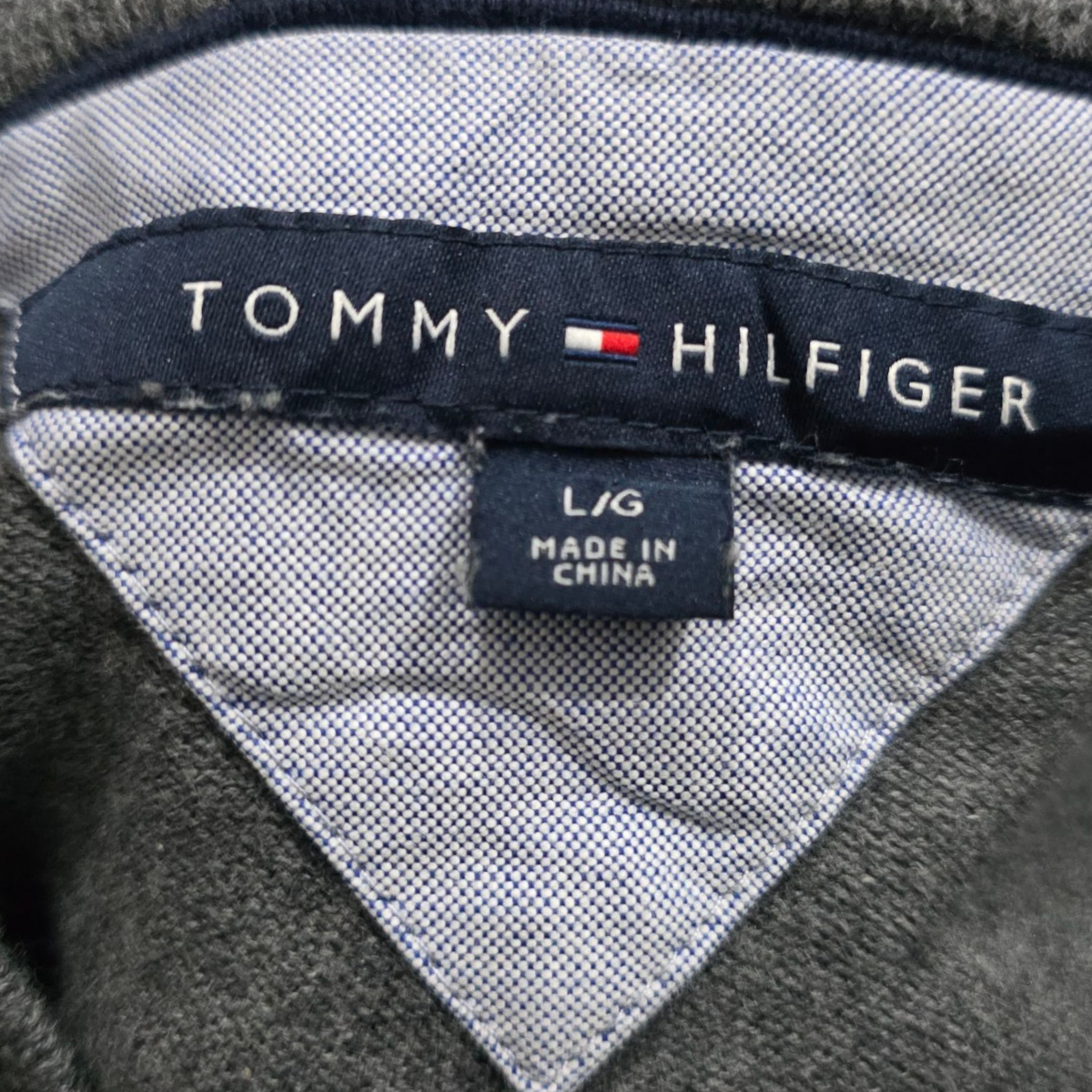 Sueter Tommy Hilfiger Grande L Gris Figuras