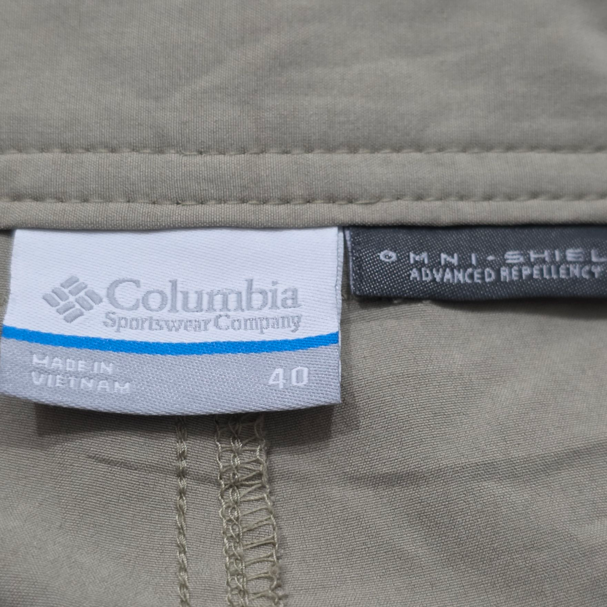 Bermuda Columbia Talla 40 Omni Shield Cafe