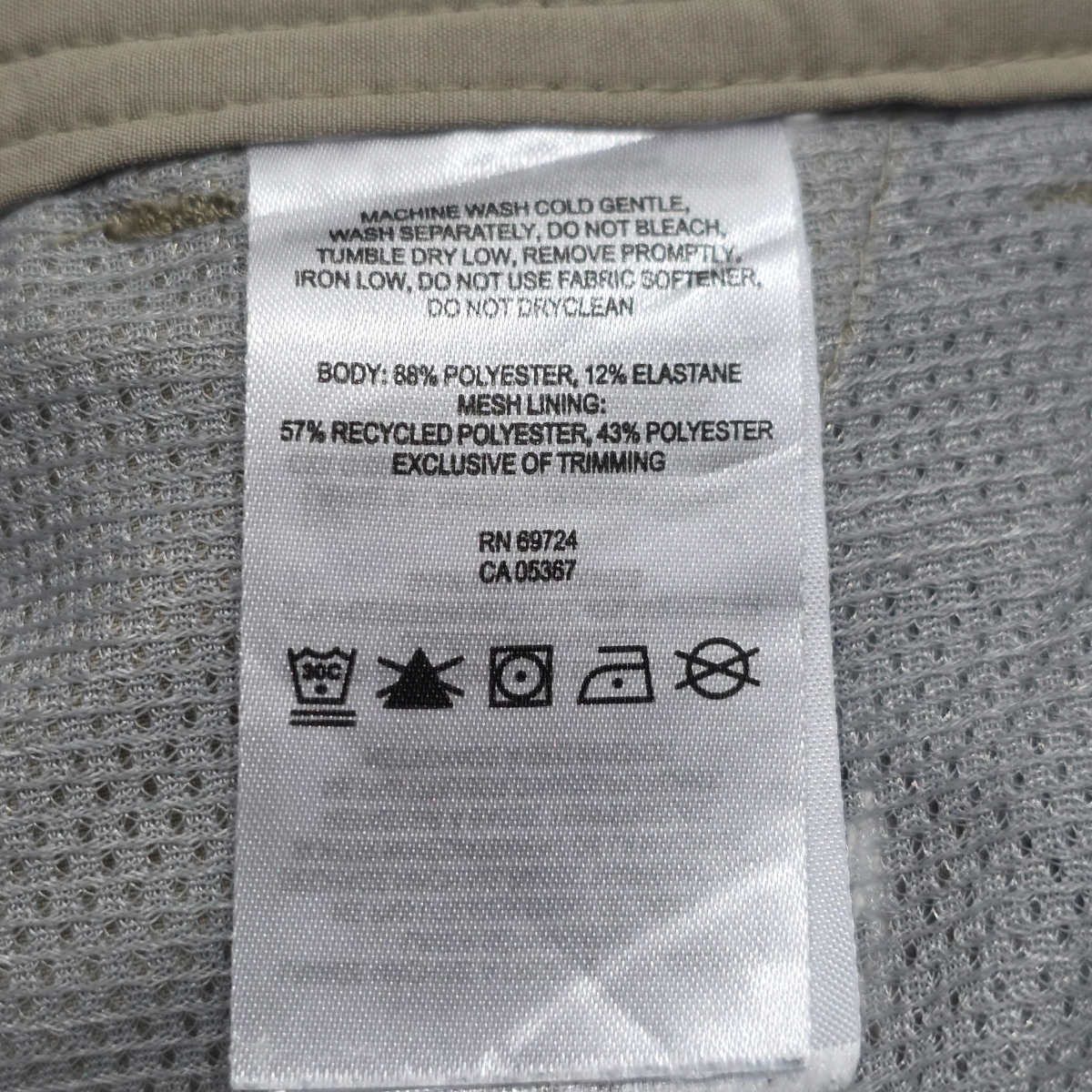 Bermuda Columbia Talla 40 Omni Shield Cafe