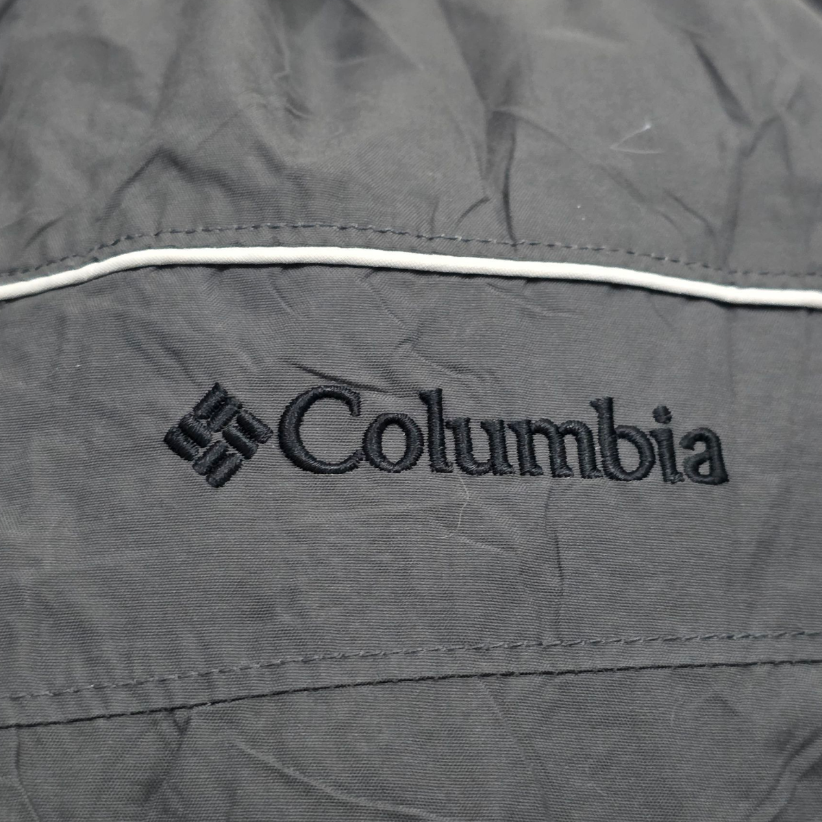 Chamarra Columbia 2xl Gris Con Gorro Resistente Agua